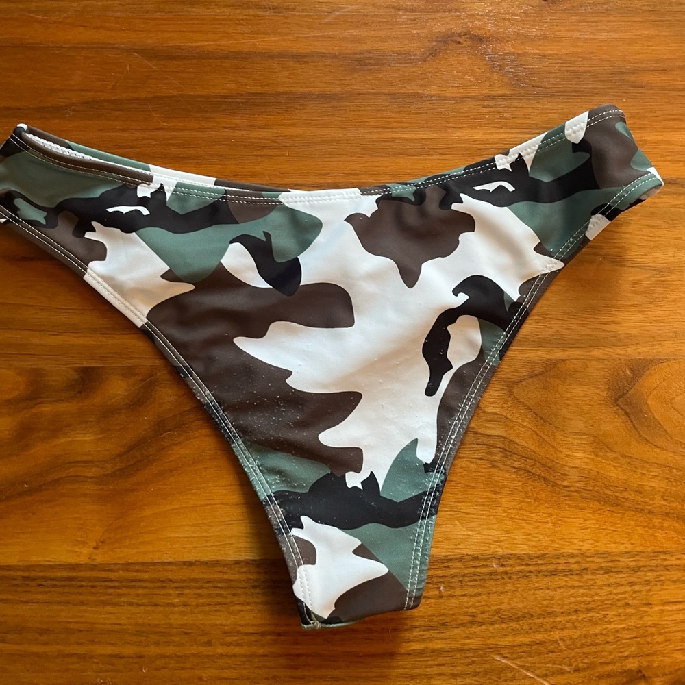 Camo Bikini bottoms size M